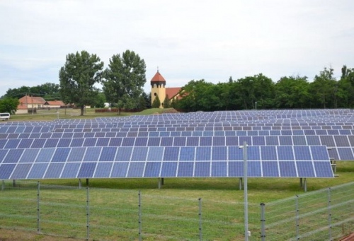 Több mint hétszáz kilowattal nőtt a hazai napenergia szektor teljesítménye júniusban