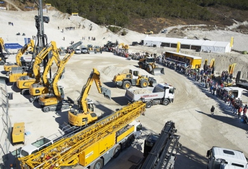 Ötállomásos roadshow-n mutatja be a Liebherr az aktuális építőipari gépeit