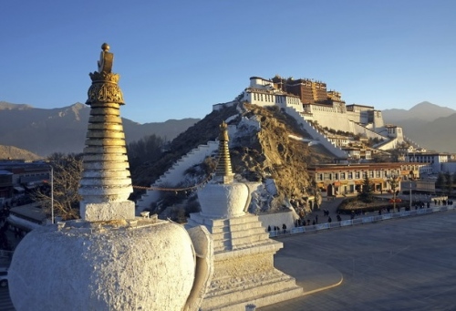 Kína autópályát építene Tibetben