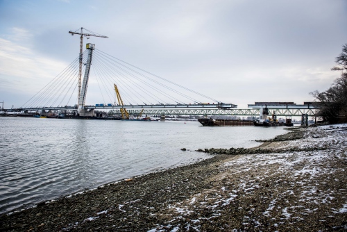 Összeért az új komáromi Duna-híd