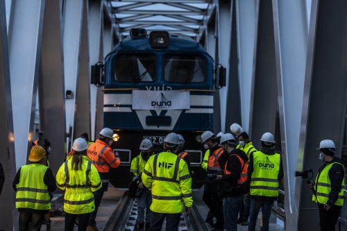 Próbaterhelés az új Déli vasúti hídon