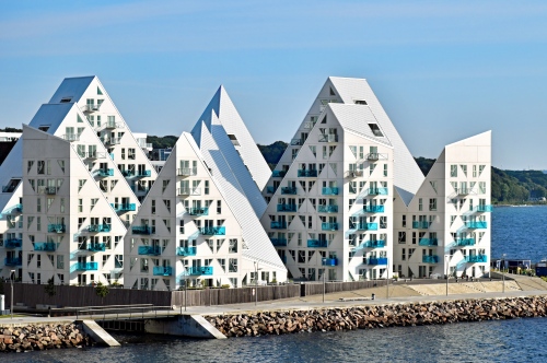 Dánia: nagyívű lakásépítési program és óriásprojektek