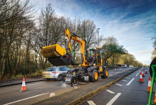 JCB csodafegyver a kátyúzásban