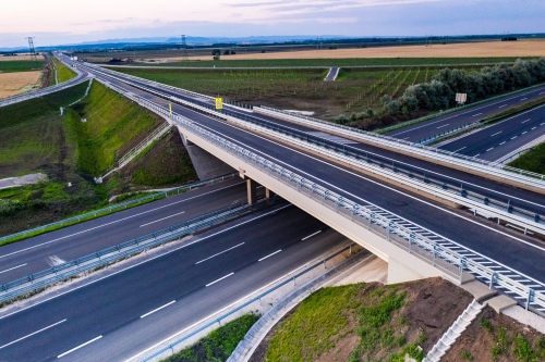 Lázár János az állami infrastrukturális beruházások újraindításáról