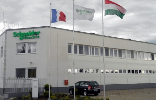 Duális képzést indít a Dunaújvárosi Egyetem és a Schneider Electric