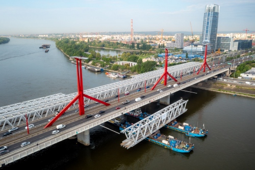 Befejezés előtt a Déli vasúti híd építése