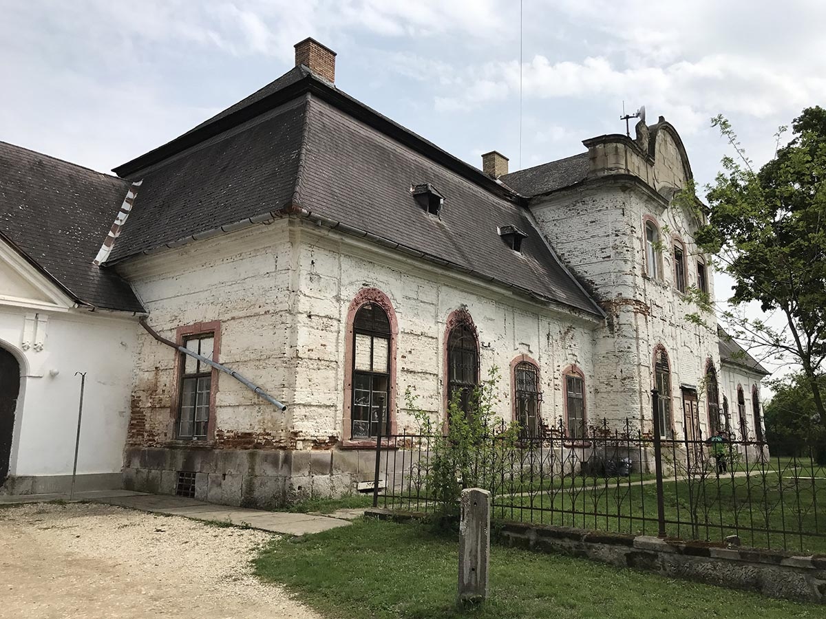 A kastély a felújítás előtt - kitervezte.hu