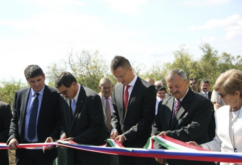 Felpörög a magyar-szlovák határon a közlekedésfejlesztés