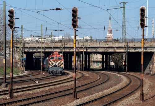 Felújítják a Százlábú hidat a fővárosban